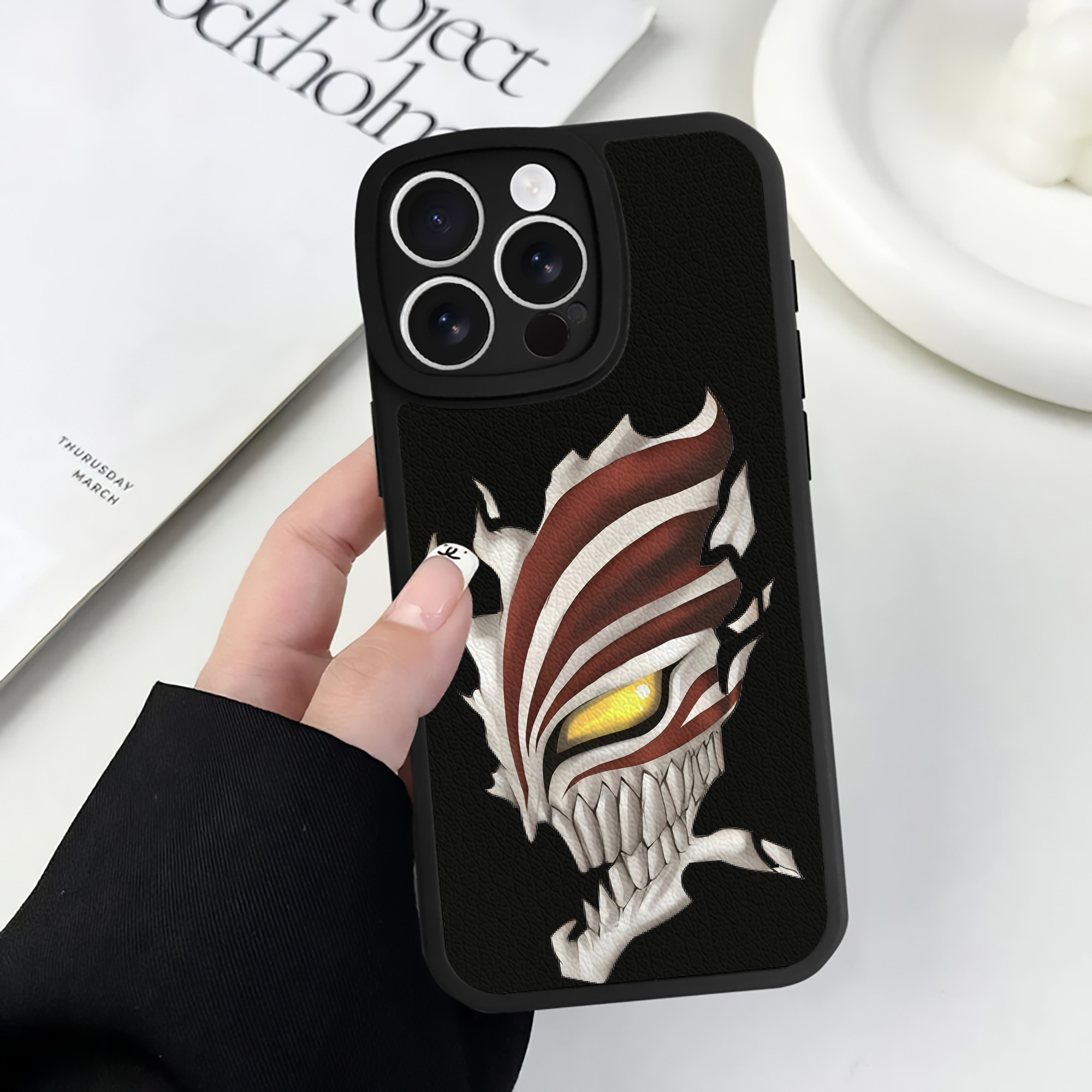 ブリーチ 黒崎一護（くろさき いちご）BLEACH Kurosaki Ichigo 【iPhone 16シリーズ対応】シリコンスマホケース（レザー調） 材質：シリコン